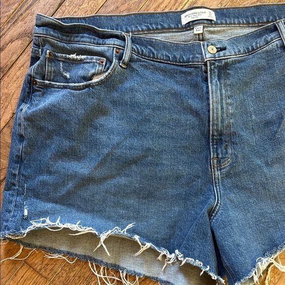 Abercrombie & Fitch Women’s 36/22 Curve Love The 4” Mom Shorts High rise denim - Picture 3 of 13